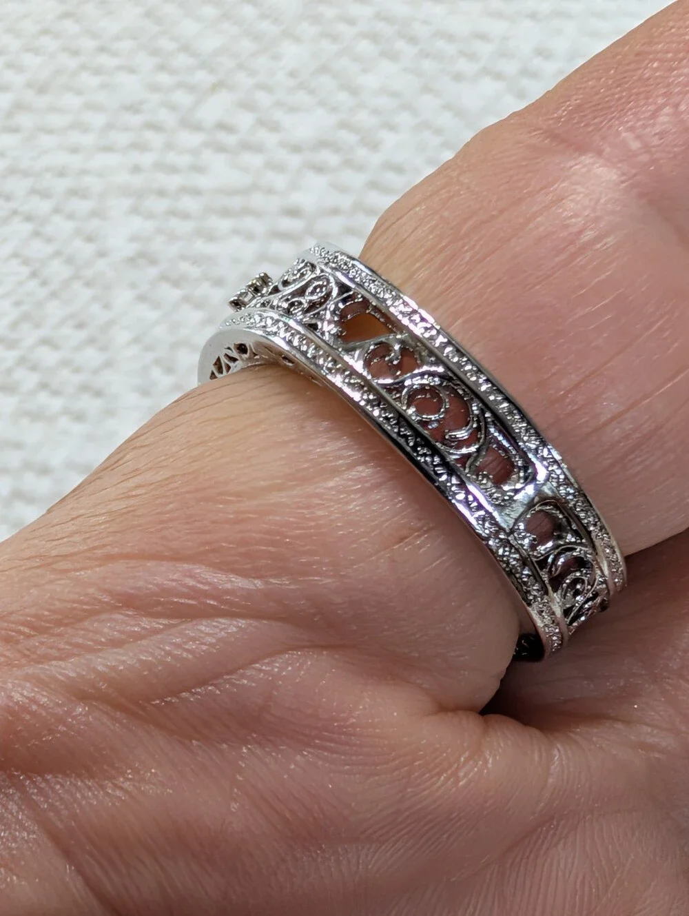Size 8 Intricate Silver Dinner Ring Like New